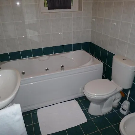 Klimatisierte Mit Whirlpool Und Grill