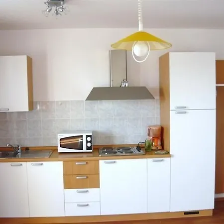 Apartment Klimatisierte Mit Whirlpool Und Grill Rab Town