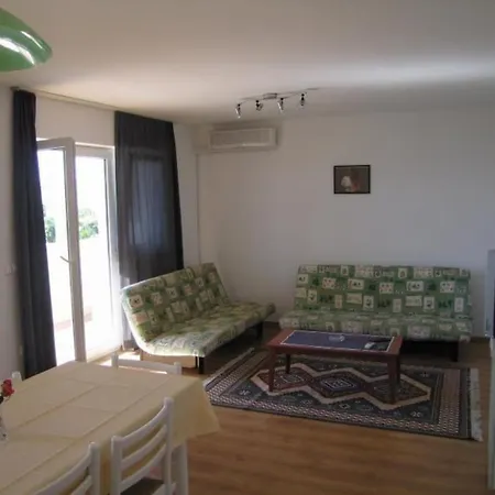 Apartment Klimatisierte Mit Whirlpool Und Grill