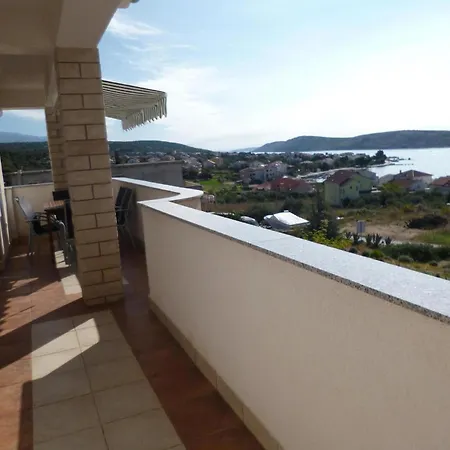 Apartment Klimatisierte Mit Whirlpool Und Grill Rab Town